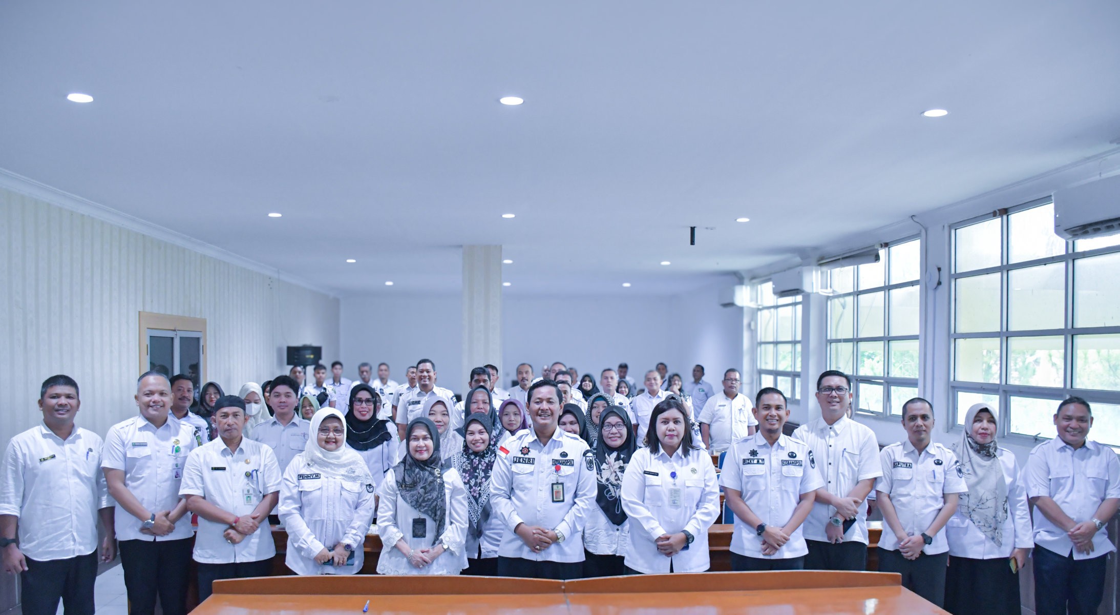 Semua PNS Badan Kesbangpol TAAT dalam Penandatanganan Kinerja Tahun 2025